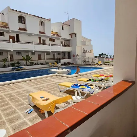 Parque Margarita, Terraza Vista Piscina Apartamento