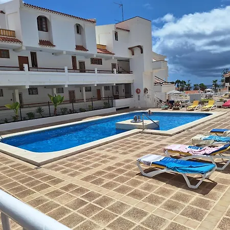 Parque Margarita, Terraza Vista Piscina Apartamento *